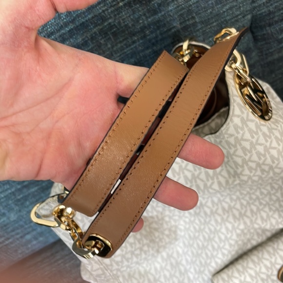 Michael Kors bag and wallet - Picture 4 of 9